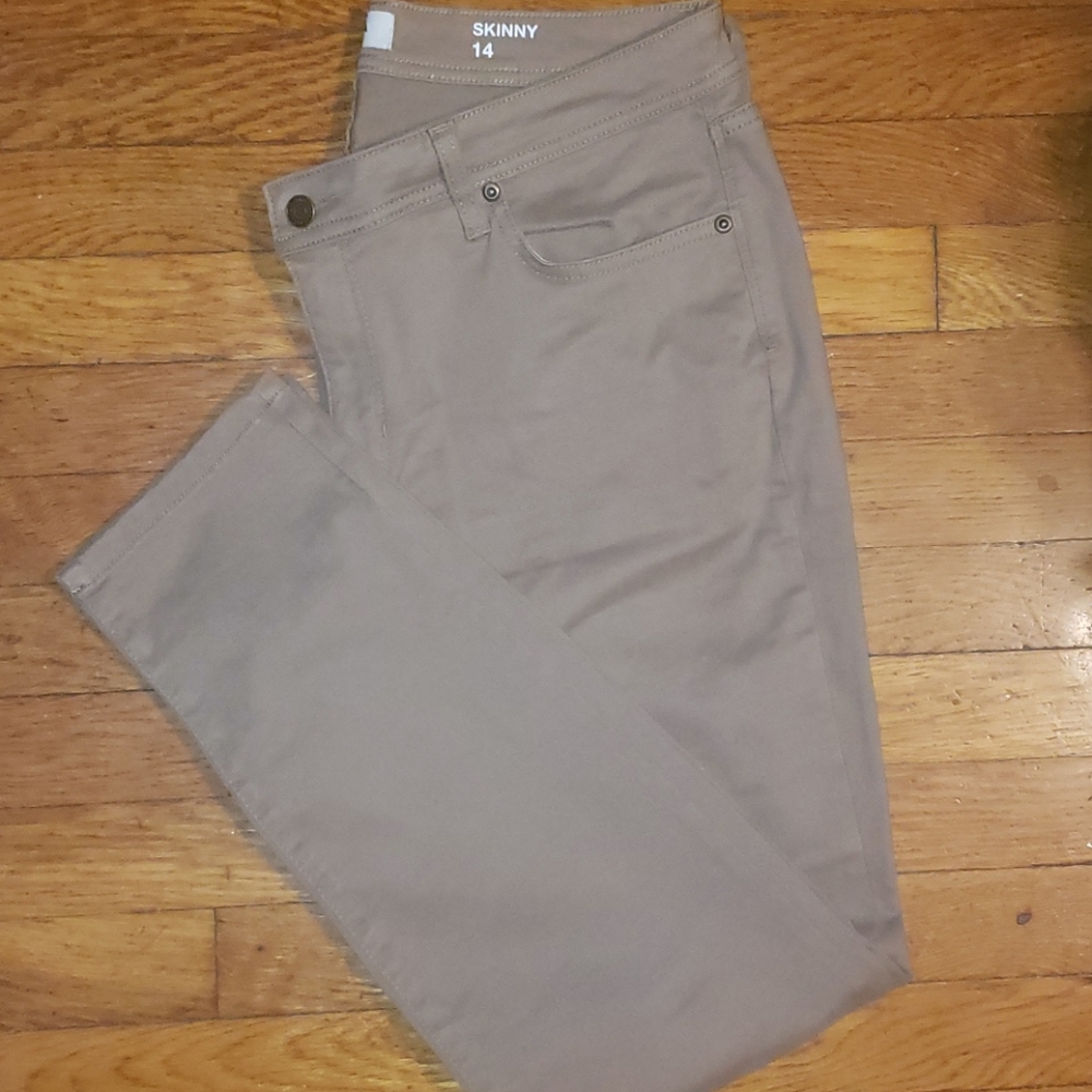 Skinny jeans in tan, new w/out tags